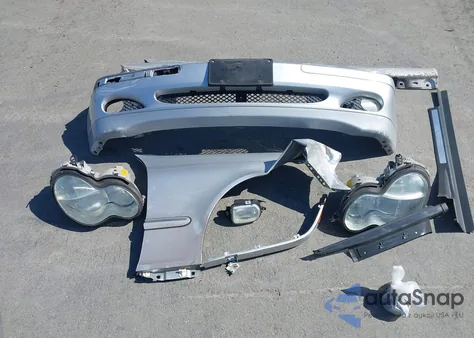 2002 Mercedes-Benz C 240 z USA, uszkodzony, nr VIN WDBRF61J22E003695